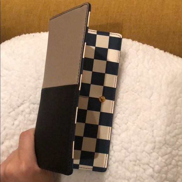 Marc Jacobs Dual-Color Wallet - Picture 4 of 6